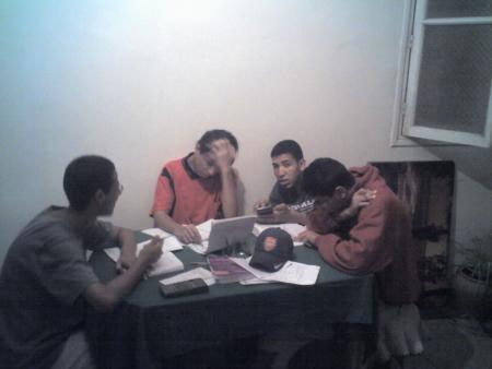 iwa hiya hadi qlika wa mtayfin m3a bac b lidihoum  w rajlihoum m3a 2 lil :d:d
